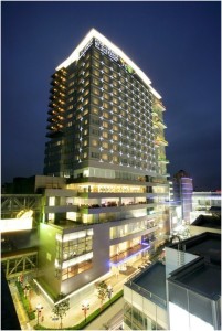 The hotel at night. (Chongbang)