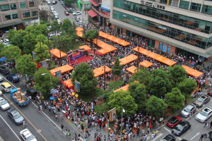 The KIC village square during a summer festival. (SHUI ON LAND)